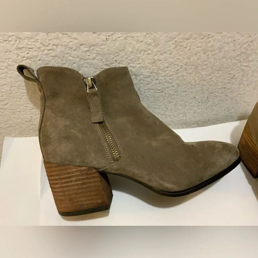 Blondo "Siena" Waterproof Suede Chunk Heel Booties, Tan/Taupe, Women's size 7.5M